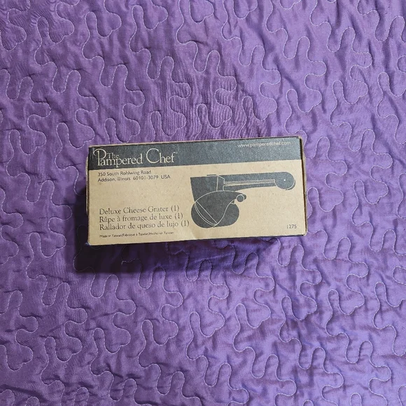 Pampered Chef Deluxe Cheese Grater NWT - Picture 2 of 2